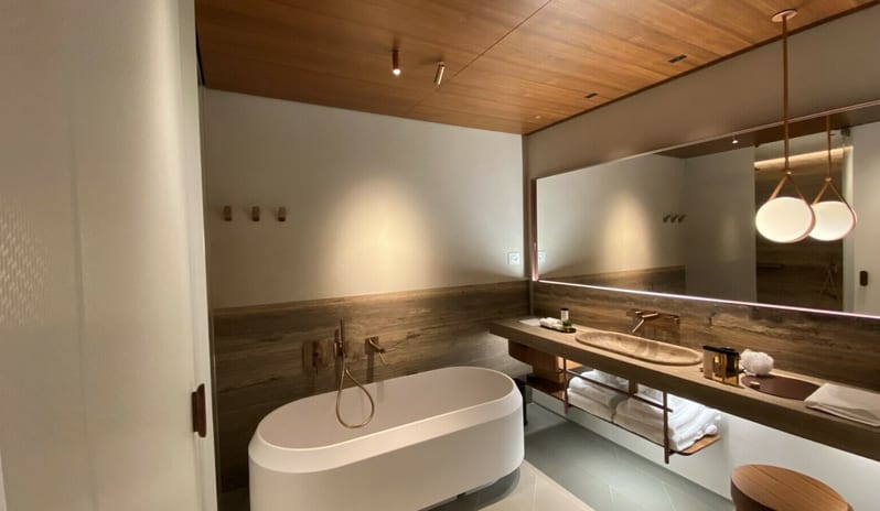 Il Sereno - One Bedroom Lake View Suite Bathroom